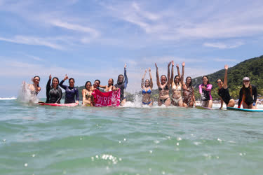 Comunidade Surfnelas — mulheres no mar